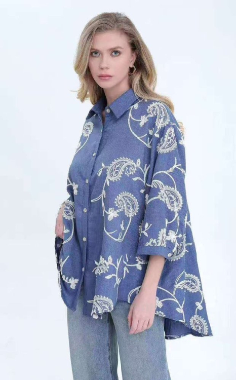 Γυναικείο Πουκάμισο σε Oversized Γραμμή με Λευκό Κέντημα Paisley και Μανίκια 3/4 σε Μπλε Χρώμα-JC-8971