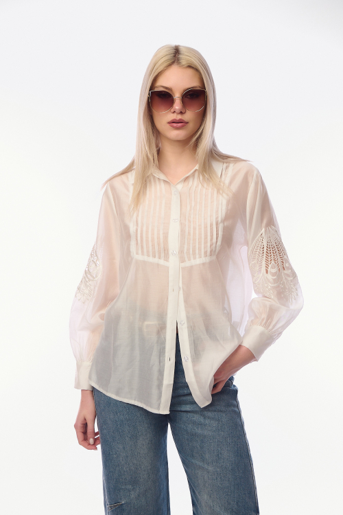 Γυναικείο Διάφανο Πουκάμισο σε Λευκό Χρώμα με Ανάγλυφα Κεντήματα στα Μανίκια και Λεπτομέρειες με Πιέτες-28541