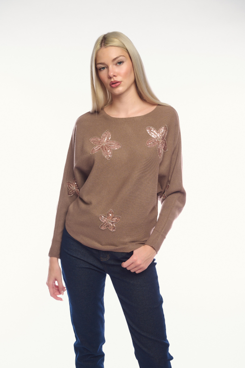 Καφέ πουλόβερ με ανάγλυφα λουλούδια και στρας-4334