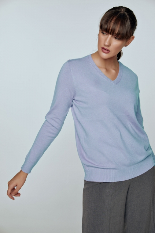 Πλεκτό πουλόβερ με βε λαιμόκοψη (plus size)-015B