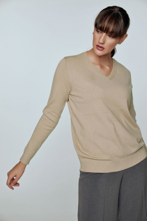 Πλεκτό πουλόβερ με βε λαιμόκοψη (plus size)-015B