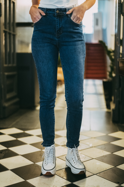 Τζιν σε ίσια γραμμη-2828