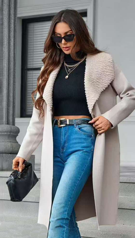 Μπεζ μακρύ παλτό με γούνινο γιακά-8008