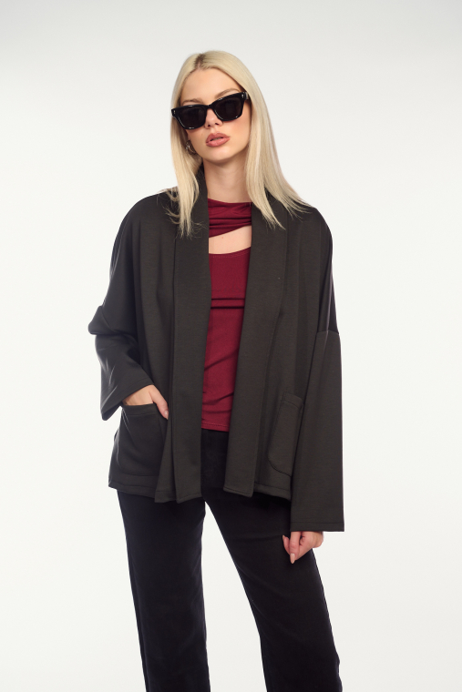 Κοντή μαύρη ζακέτα με γιακά σάλι και τσέπες-4341Β