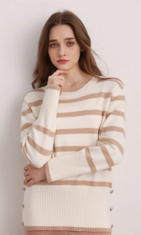 Πλεκτό Πουλόβερ Ριγέ Crewneck με Πλαϊνά Κουμπιά & Ριμπ Πλέξη Εκρού-P1289