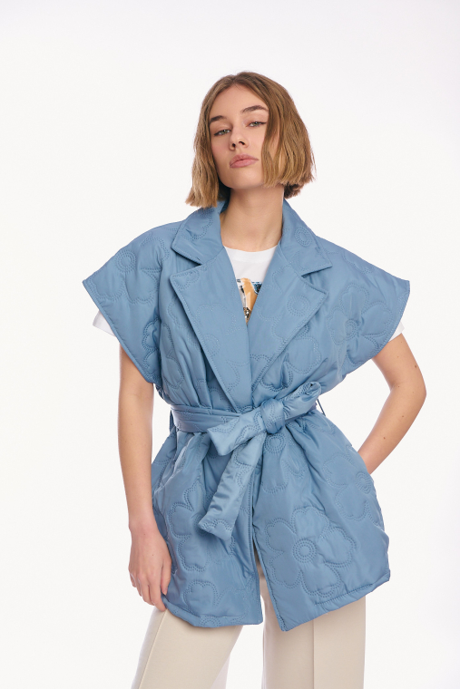 Γυναικείο Αμάνικο Καπιτονέ Μπουφάν με Ανάγλυφο Σχέδιο Λουλούδια και Ζώνη σε Ραφ-4463B